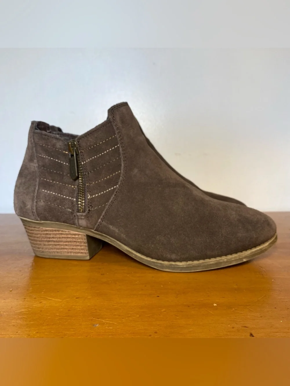 Skechers Women’s 9.5 Cooled Memory Foam Brown Ankle Boots Booties Suede Low Heel